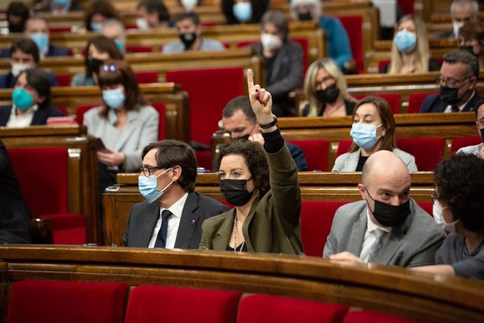 Archivo - La portavoz del PSC, Alicia Romero, pide la palabra en un pleno del Parlament de Cataluña, en el Parlament, a 6 de abril de 2022, en Barcelona, Catalunya (España). Desde hoy y durante las próximas sesiones de esta semana, el pleno del Parlamen