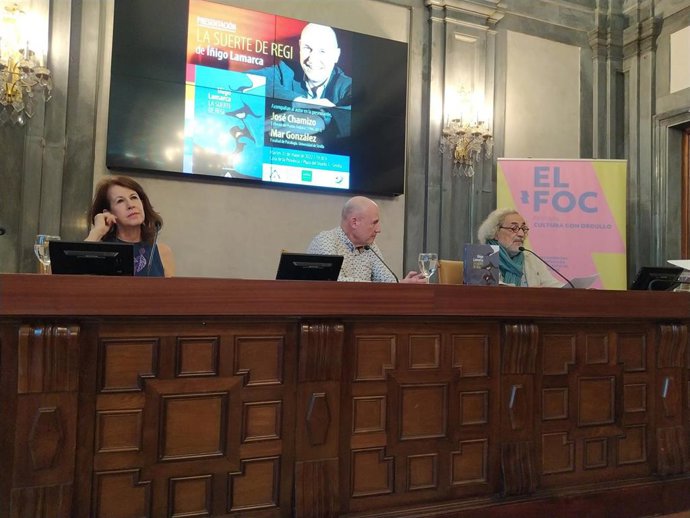 [Sevilla] Libro La Suerte De Regi , De Íñigo Lamarca En La Casa De La Provincia De La Diputación