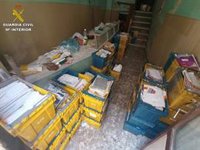 Detenido en Biar un excartero por apropiarse de más de 20.000 cartas que tenía ocultas en una casa