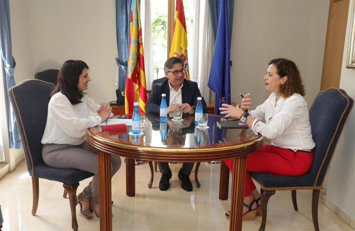 La Generalitat colabora por primera vez con campañas de promoción y actividades culturales de les Fogueres