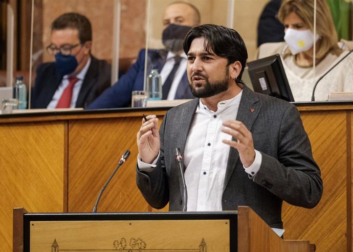 Archivo - El parlamentario de Unidas Podemos por Andalucía Ismael Sánchez, en una foto de archivo en el Pleno del Parlamento.