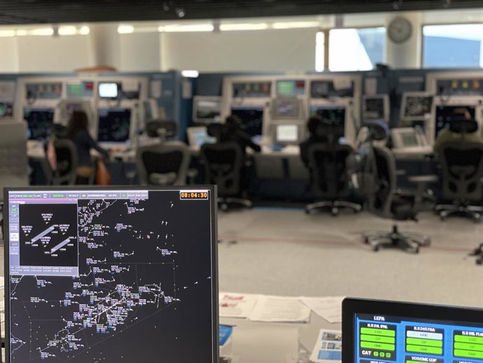 Enaire refuerza la plantilla de controladores en previsión de un verano recórd de vuelos