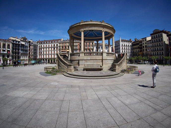Archivo - Imagen de archivo de la Plaza del Castillo de Pamplona.