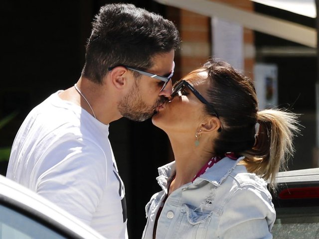 Marta López y su novio Rubén, la viva imagen de la felicidad