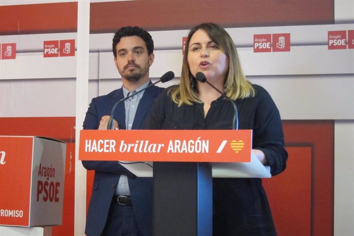 La diputada del PSOE en el Congreso por Zaragoza, Noemí Villagrasa, y el secretario de Organización del PSOE Aragón, Darío Villagrasa.