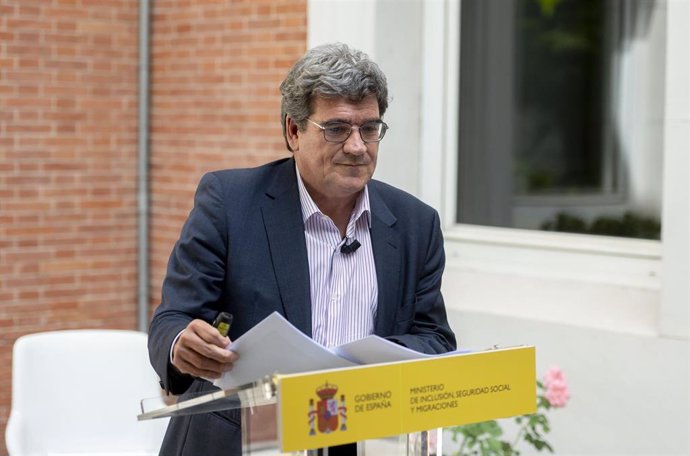 El ministro de Inclusión, Seguridad Social y Migraciones, José Luis Escrivá, interviene en una rueda de prensa, en el Ministerio de Inclusión, Seguridad Social y Migraciones, a 3 de junio de 2022, en Madrid (España). 