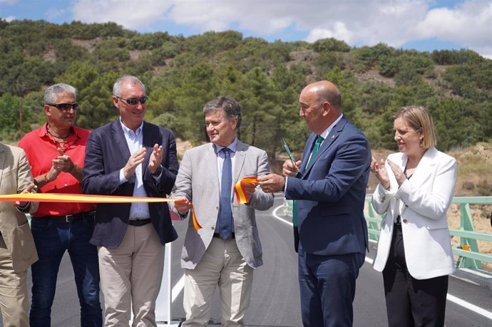 Inauguración del nuevo puesto sobre el río Eresma, en Bernados (Segovia).