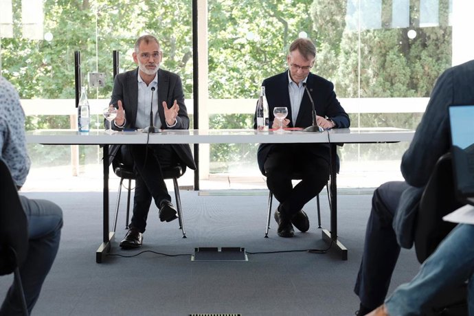 (E-D) el director de la Fundació Joan Miró, Marko Daniel, i el rector de la UPF, Oriol Amat