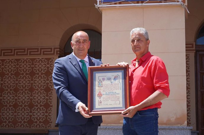 El Presidente de la Diputación de Segovia, Miguel Ángel de Vicente, y el alcalde de Bernardos, José Luis Díez.