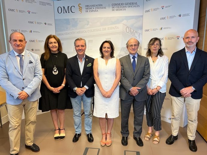 Autoridades y responsables de la jornada 'Aceites de Oliva Vírgenes, Deporte y Salud'.