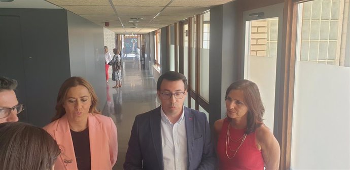 (Izq A Der) La Vicesecretaria General Del PSOE, Virginia Barcones, El Secretario De Ciencia Y Universidades Y Portavoz De Educación En Las Cortes, Fernando Pablos,  Y La Portavoz De Educación En El Congreso De Los Diputados, María Luz Martínez Seijo