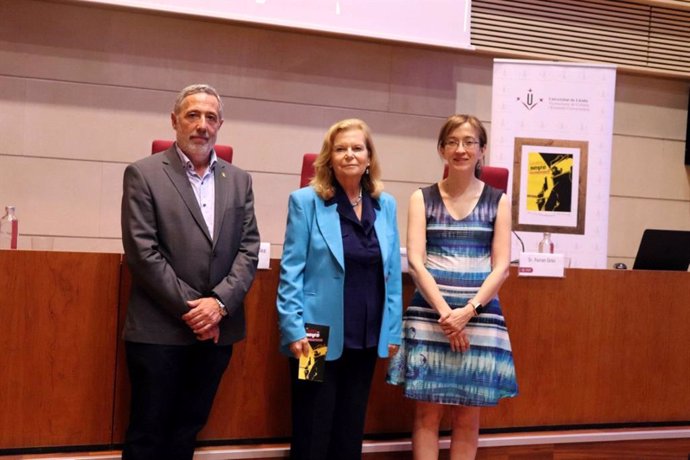 El director de lInstitut dEstudis Ilerdencs, Joan Josep Ardanuy, la escritora Carme Riera y la directora de Pags Editors, Eullia Pags.