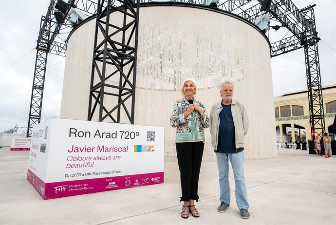 La directora de la fundación, Hortensia Herrero, y el diseñador valenciano Javier Mariscal