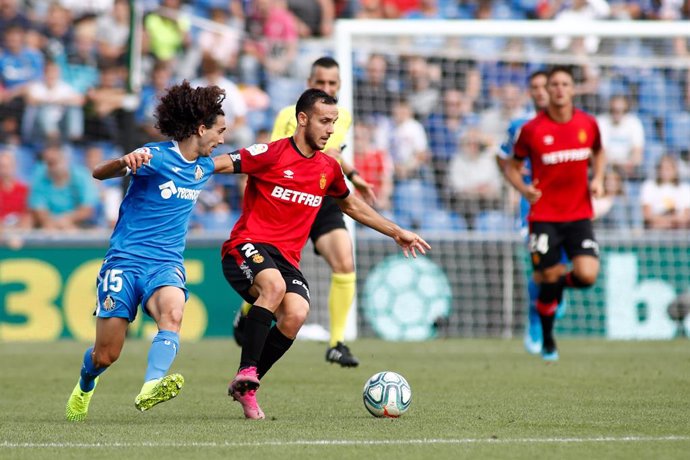 Archivo - Joan Sastre of Mallorca and Marc Cucurella of Getafe CF during the Spanish League (La Liga) football match played between Getafe CF and RCD Mallorca at Coliseo Alfonso Perez Stadium in Getafe, Madrid, Spain, on September 22, 2019.