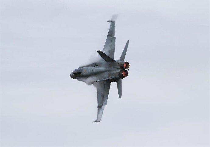 Archivo - Avión de combate F-18