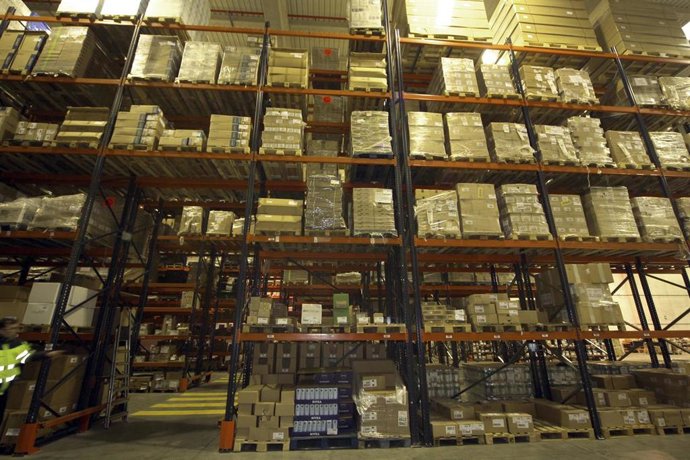 Archivo - Acompartir distribuye productos entre entidades sociales 