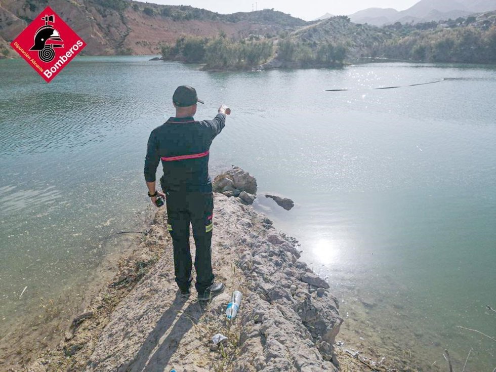 Operativo de búsqueda del joven desaparecido en el embalse de Crevillent, que finalmente fue hallado sin vida.    