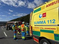 Muere un conductor tras arrollar un coche a su vehículo que estaba averiado en el carril central de la AP6