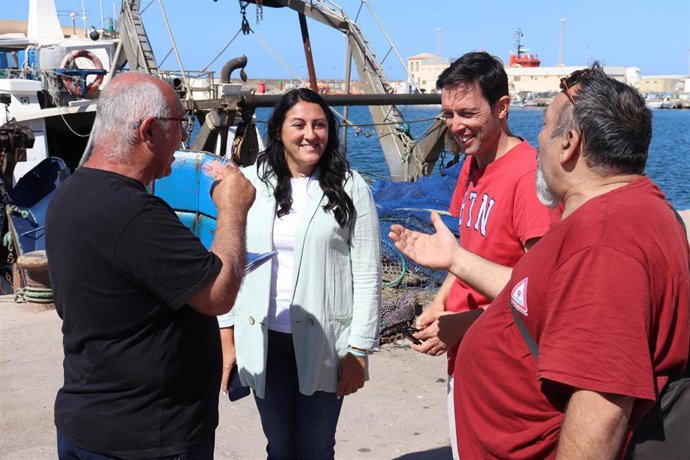 Reunión de la candidata de Por Andalucía por Granada, Alejandra Durán, con la Federación Andaluza de Cofradías de Pescadores en Motril