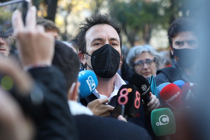 Archivo - El alcalde de Cádiz, José María González, 'Kichi', atiende a lo medios  en la manifestación de  Cádiz,  en apoyo a los trabajadores del sector del metal a 23 de noviembre del 2021en Cádiz (Andalucía). La manifestación en apoyo de los trabajado