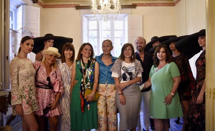 La candidata por el PP de Málaga al Parlamento andaluz Patricia Navarro, en un desfile de moda solidario