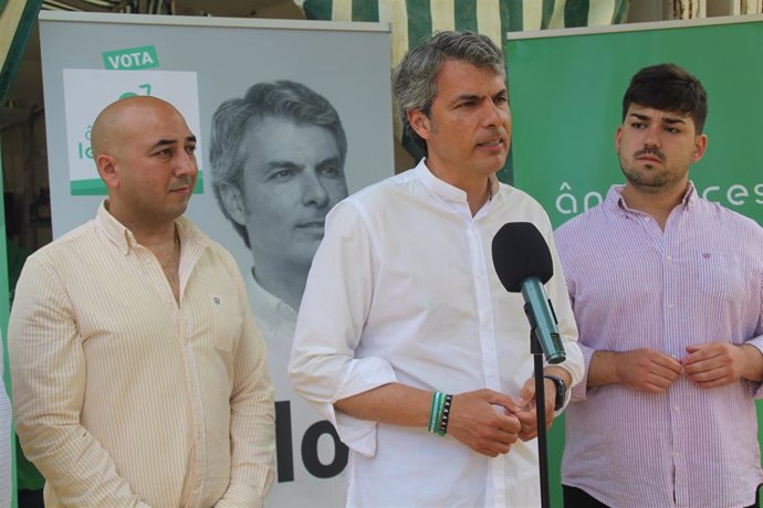 El candidato de Andaluces Levantaos por Cádiz, Fran Romero, en Puerto Real (Cádiz)