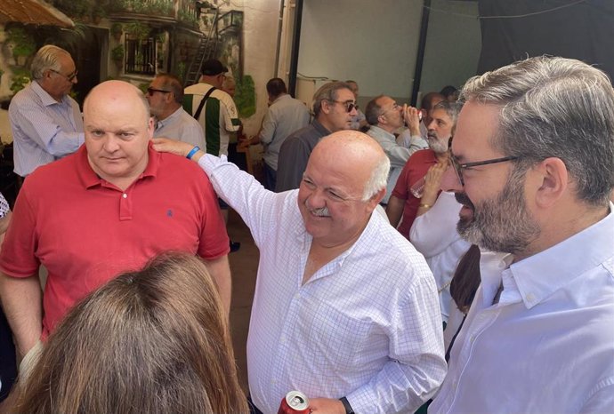 Jesús Aguirre en un encuentro de convivencia con agentes electorales de la ciudad de Córdoba.