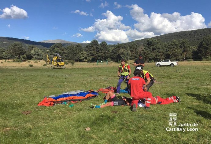 Un momento de la evacuación del corredor.