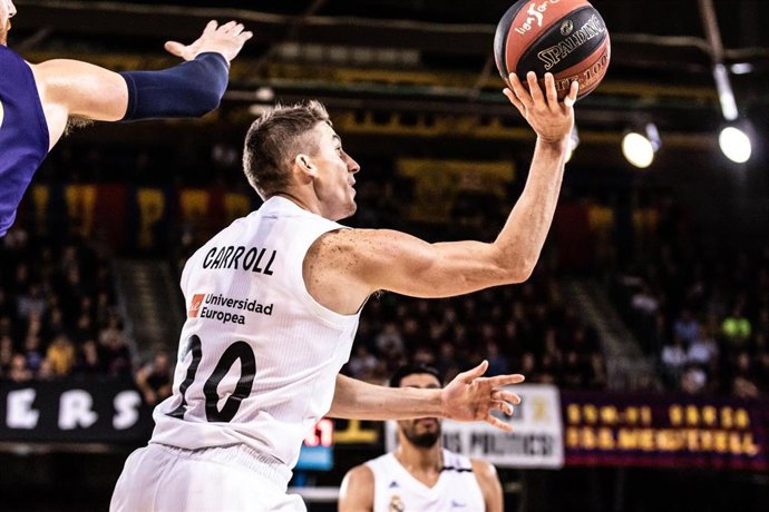 Archivo - Jaycee Carroll lanza a canasta en un partido con el Real Madrid