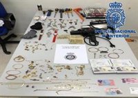 Detenido un grupo itinerante dedicado a robar en viviendas en varias provincias andaluzas y recuperadas joyas sustraídas
