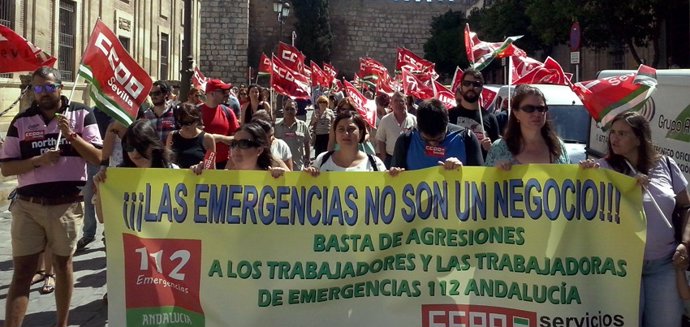 Archivo - Imagen de archivo de la manifestación en Sevilla delos trabajadores del 112