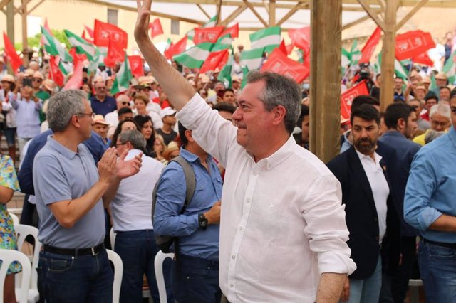 El secretario general del PSOE-A y candidato socialista a la Junta, Juan Espadas, en un mitin en Cuevas del Almanzora (Almería).