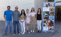 Un grupo de alumnas de la UPNA presenta su campaña creativa para la solidaridad en el marco de un proyecto de ACNUR