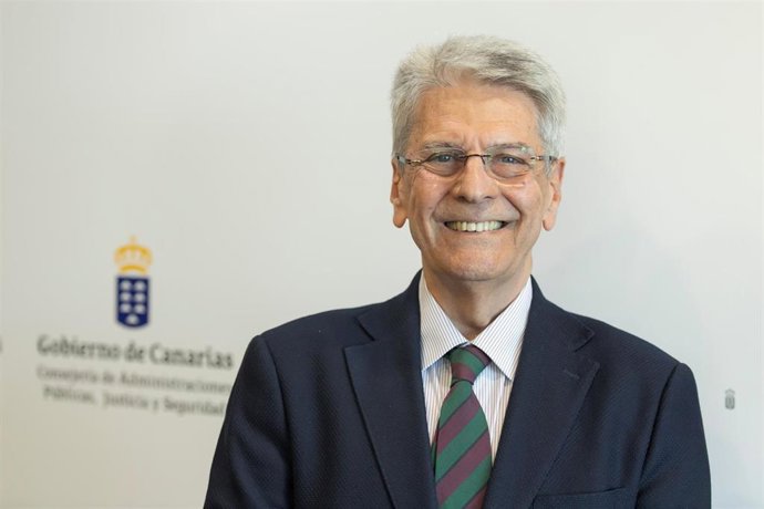 Archivo - El consejero de Administraciones Públicas, Justicia y Seguridad, Julio Pérez