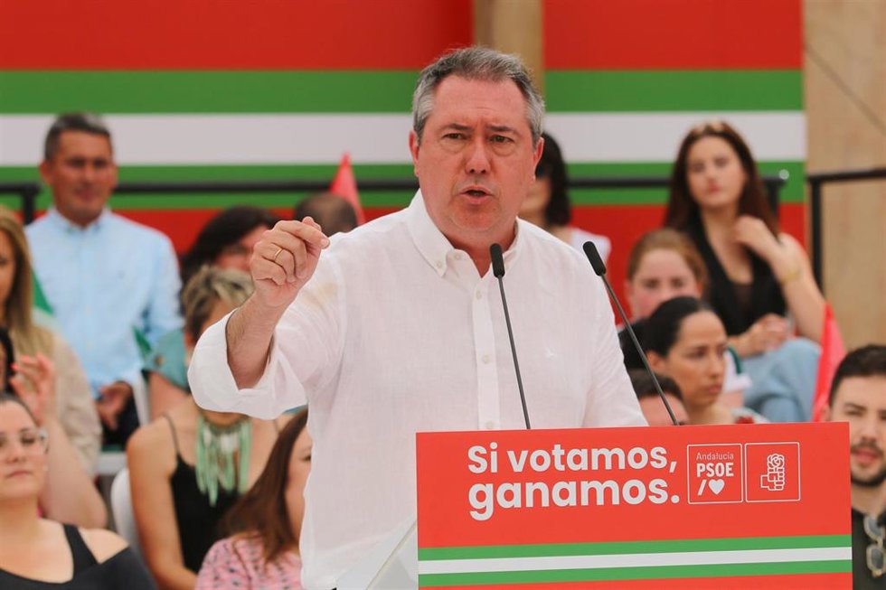 El secretario general del PSOE-A y candidato a la Presidencia de la Junta, Juan Espadas, en un mitin en Cuevas del Almanzora (Almería).