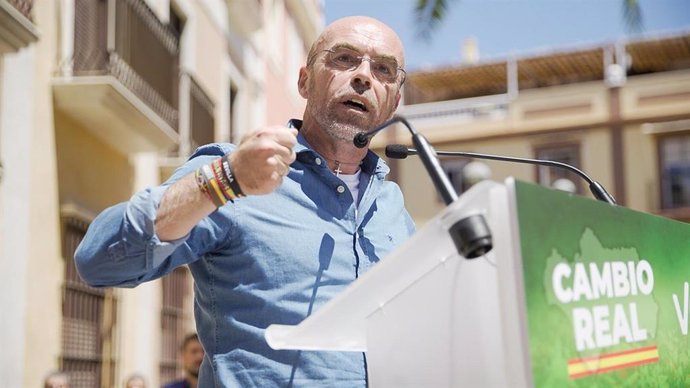El vicepresidente de Acción Política y eurodiputado de Vox, Jorge Buxadé, en un acto de campaña electoral en Dos Hermanas.