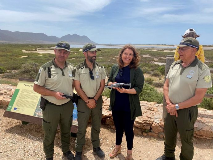 La consejera de Agricultura, Carmen Crespo, en Cabo de Gata