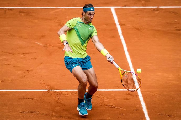 05 June 2022, France, Paris: Spanish tennis player Rafael Nadal  in action against Norway's Casper Ruud during their men's singles final match of the French Open Grand Slam tournament. Photo: Matthieu Mirville/ZUMA Press Wire/dpa