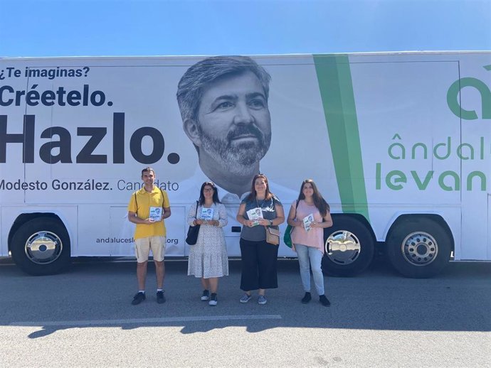 Reparto electoral de Andaluces Levantaos en Parque Alcosa