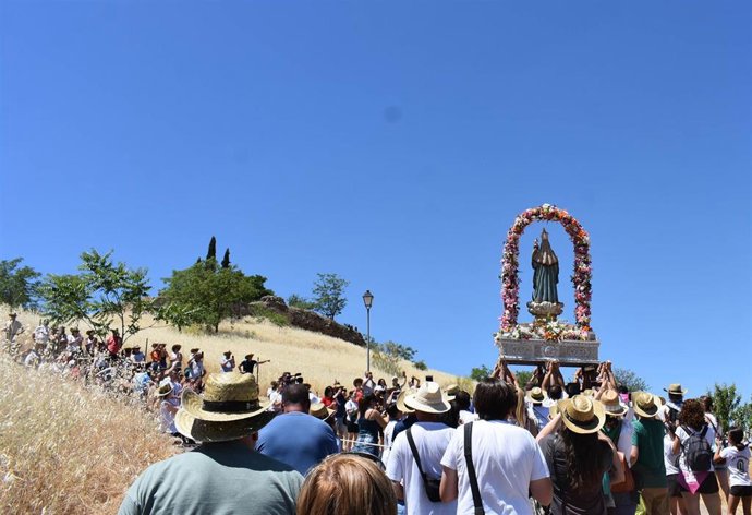 La Virgen de Alarcos recupera los reencuentros, las emociones y el fervor popular en una romería tradicional