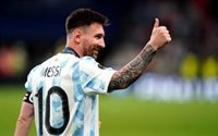 Messi se enchufa con una manita y Argentina sigue de dulce