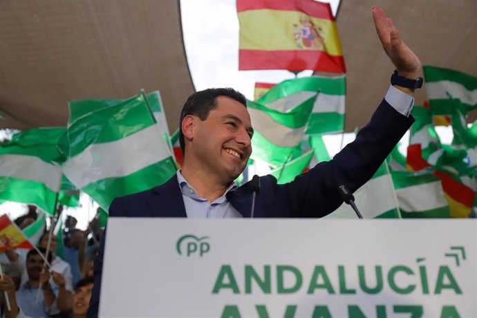 El presidente del PP-A y candidato a la Presidencia de la Junta, Juanma Moreno, en el inicio de la campaña del 19J a 02 de junio del 2022. En el parque Balsa Decantación, Málaga (Andalucía, España)