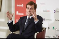 Almeida reclama "más autonomía" para elegir el destino de los fondos europeos, que "no llegan a la economía real"