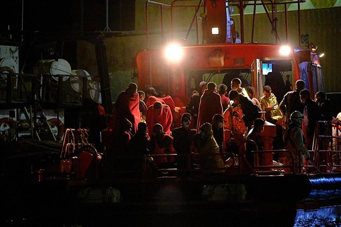 Archivo - Un grupo de inmigrantes rescatados en el Puerto de Gran Tarajal, a 2 de febrero de 2022, en Fuerteventura