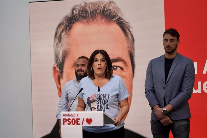 La vicesecretaria general del PSOE-A, Ángeles Férriz, en rueda de prensa en la sede del PSOE-A.