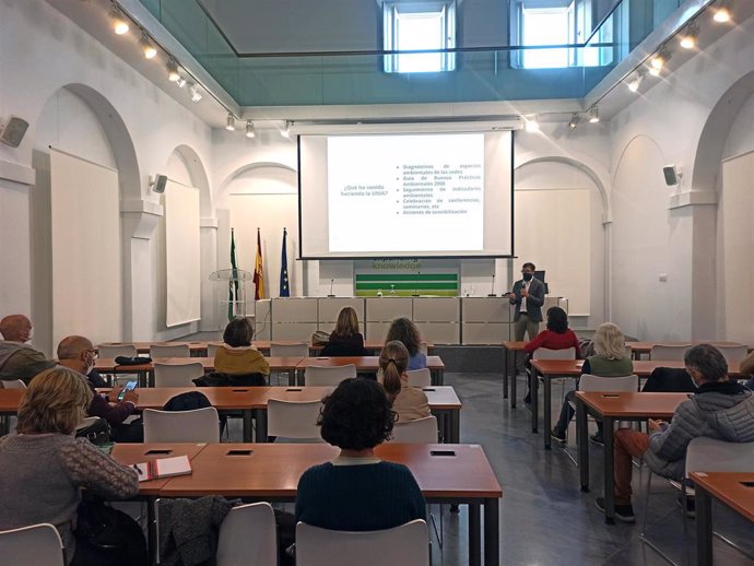 Archivo - Imagen de archivo de una de las actividades organizadas por la UNIA en su sede de la Cartuja, en Sevilla.