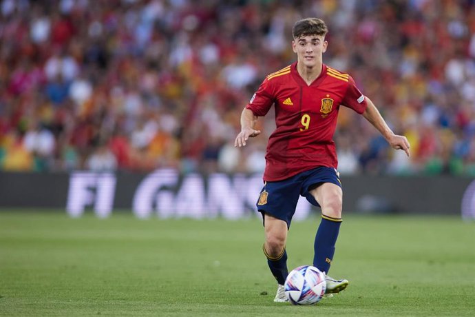 Gavi con la selección española de fútbol