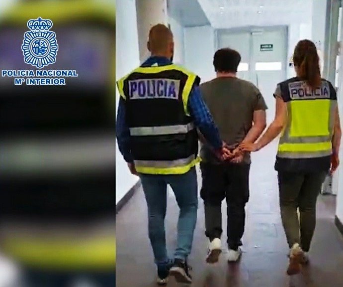 Detenido un hombre que se hacía pasar por policía de Extranjería para estafar a varios inmigrantes en Madrid