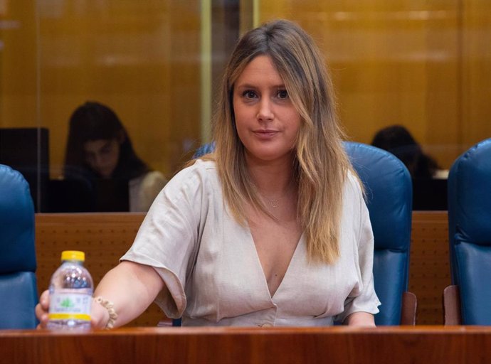 La portavoz adjunta de Unidas Podemos, Alejandra Jacinto, durante un pleno en la Asamblea de Madrid, a 12 de mayo de 2022, en Madrid (España).