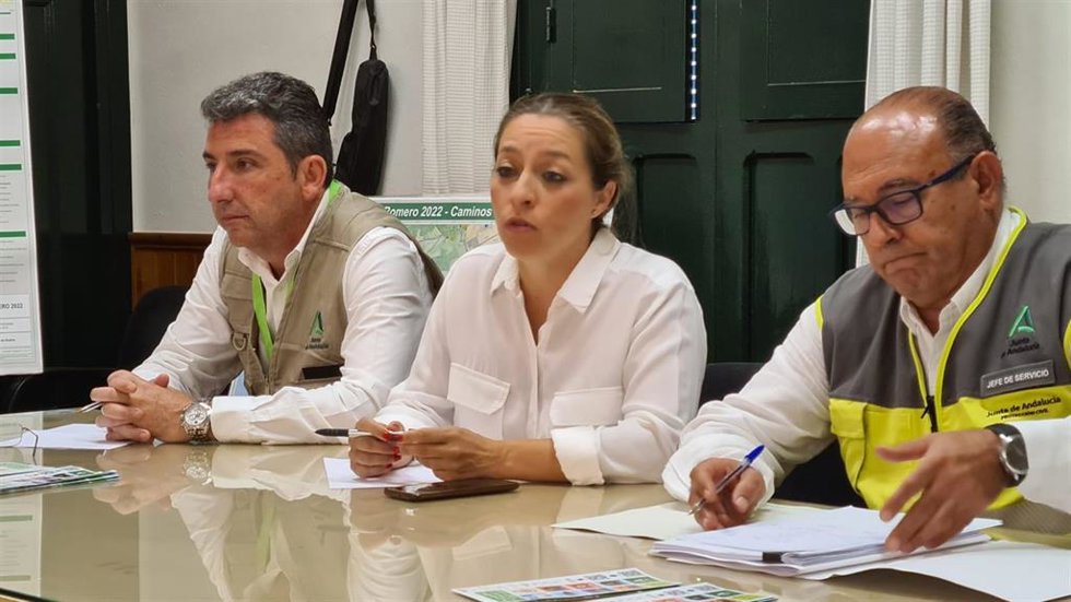La concejal de El Rocío en el Ayuntamiento de Almonte (Huelva), Macarena Robles, durante una reunión del Plan Aldea.